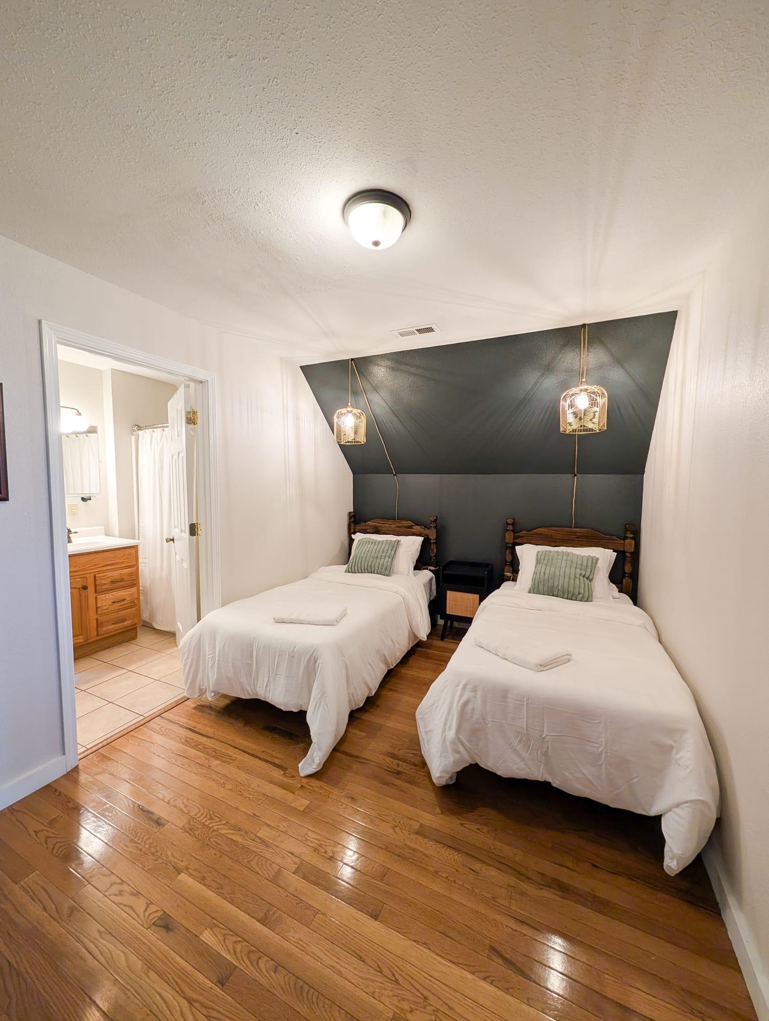 Twin Room at Laurel and Loom