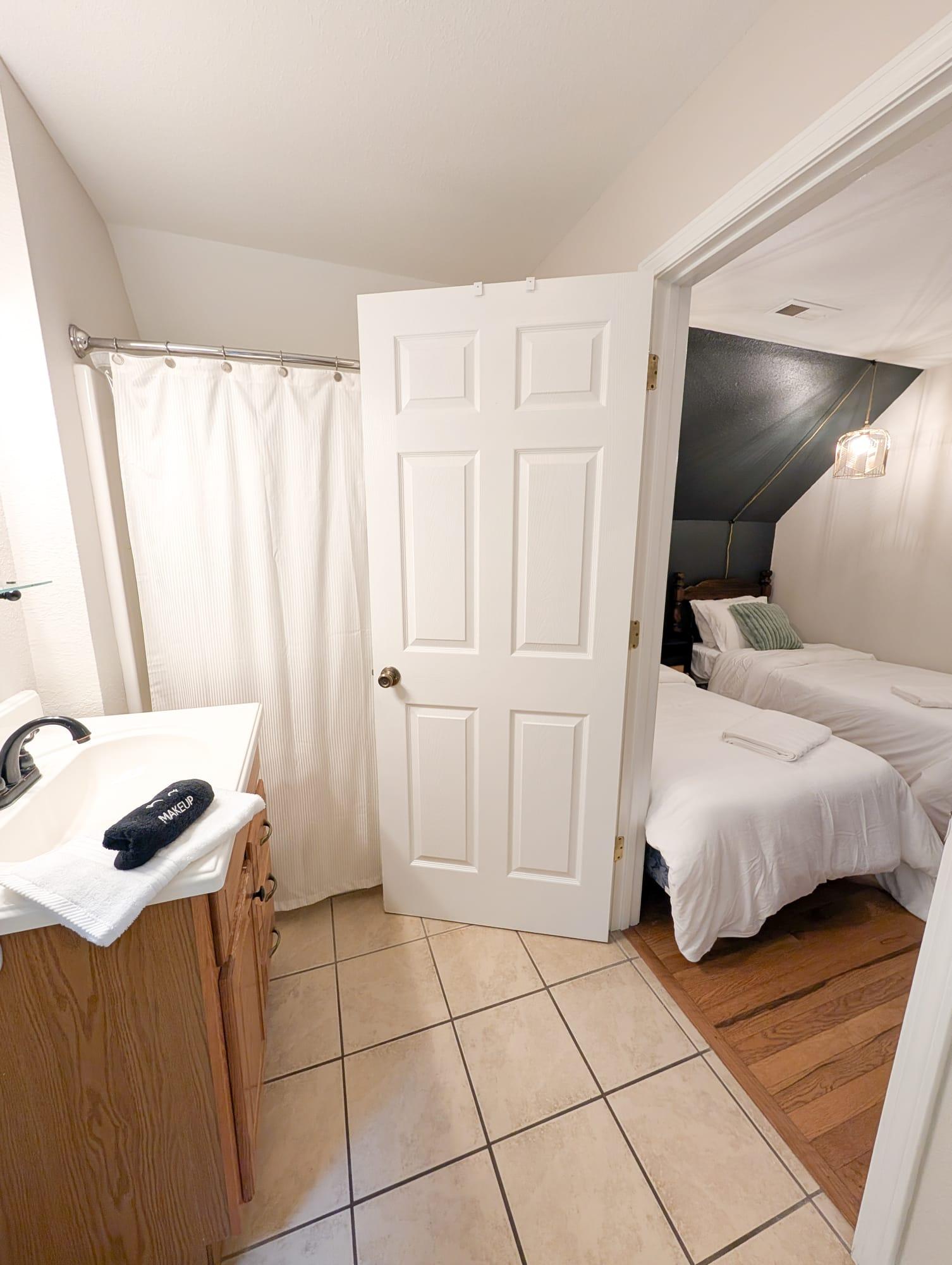 Twin Room at Laurel and Loom