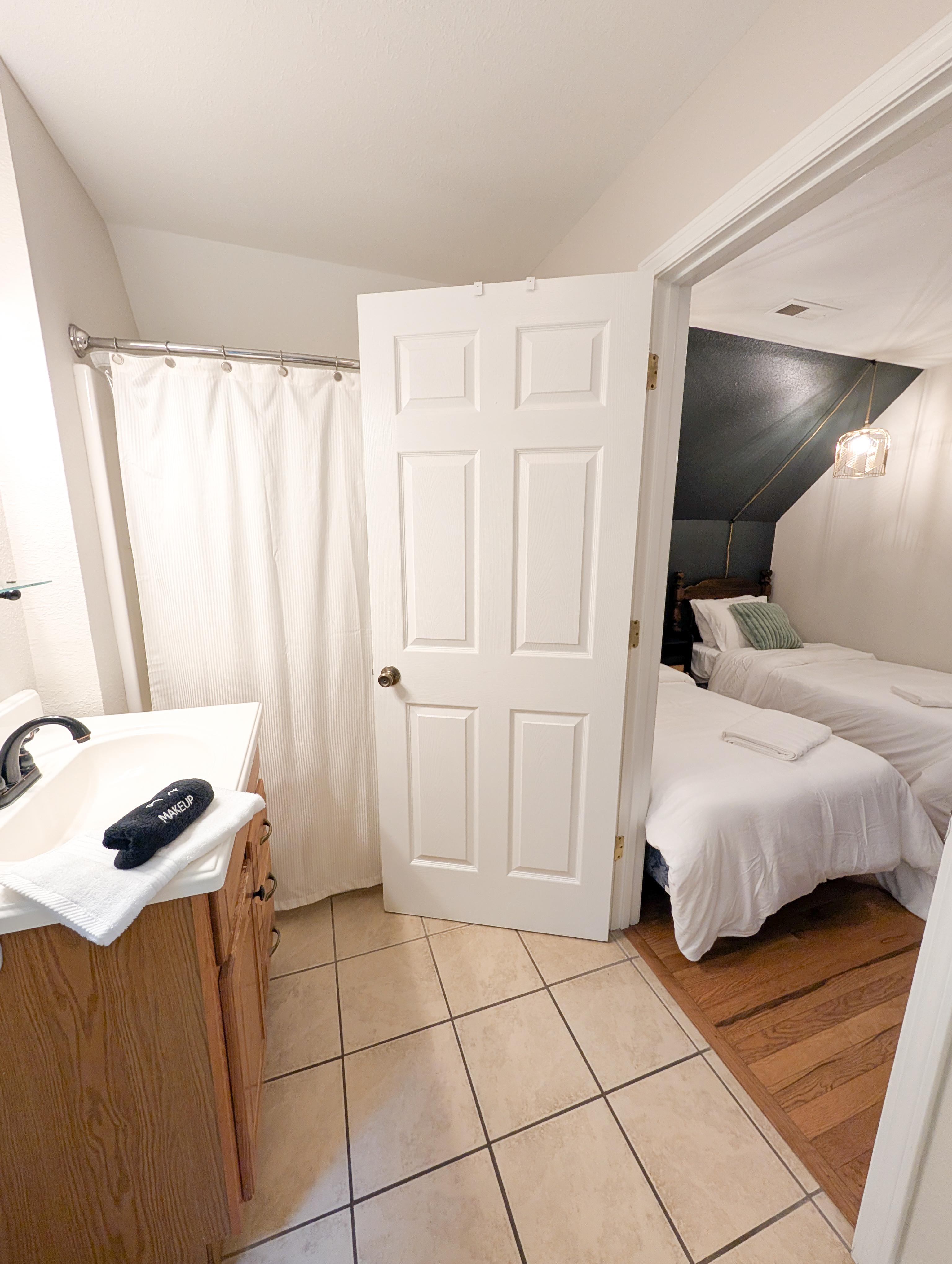 Twin Room at Laurel and Loom